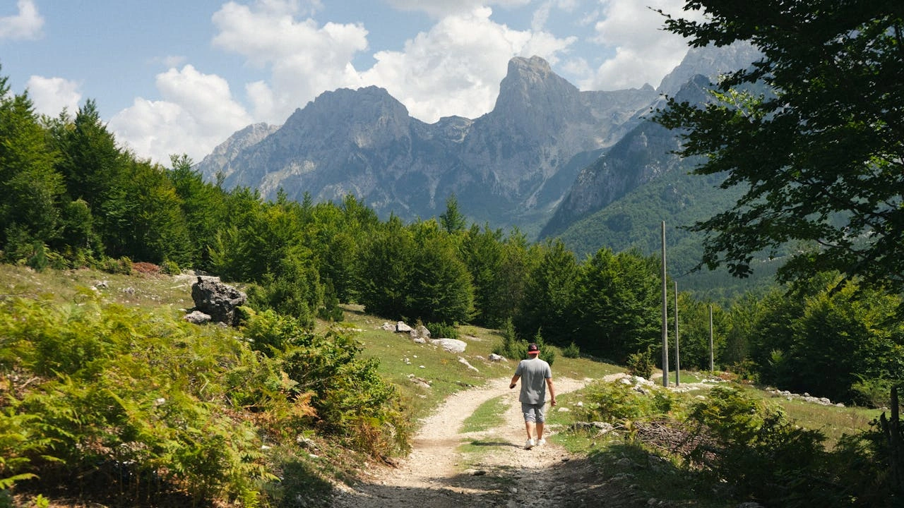 Theth & Valbona Trek: Kif Tagħmel il-Mixja Ikonika tal-Albanija (Trasport, Staġun & Pariri)